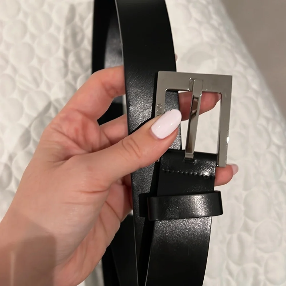 GUCCI MEN BLACK LEATHER BELT WITH SILVER HARDWARE ELEGANT LUXURY DESIGNER